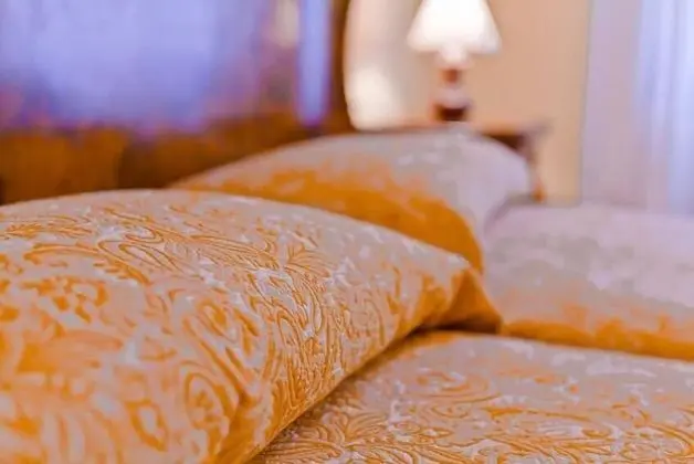 Tek Büyük Yataklı Oda, 2 Tek Kişilik Yatak