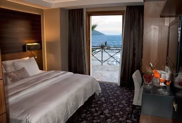 Deniz Manzaralı Deluxe Oda