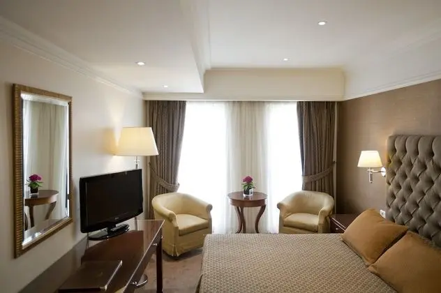 Standard Oda (Acropolis View)
