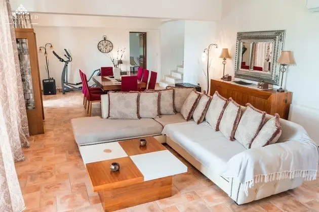 Villa, Banyolu/Duşlu (Luxury Villa Hera)