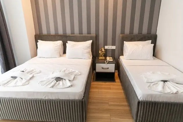 Deluxe Triple Suite