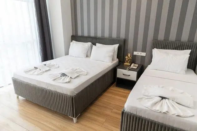 Deluxe Triple Suite