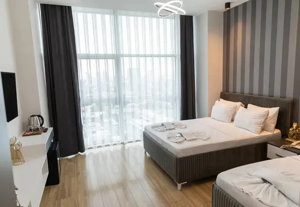 Deluxe Triple Suite