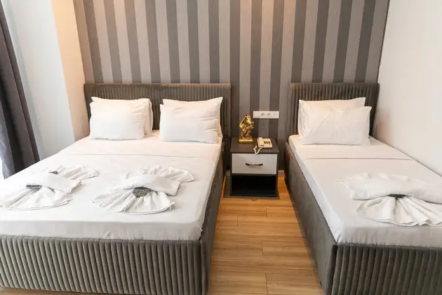 Deluxe Triple Suite