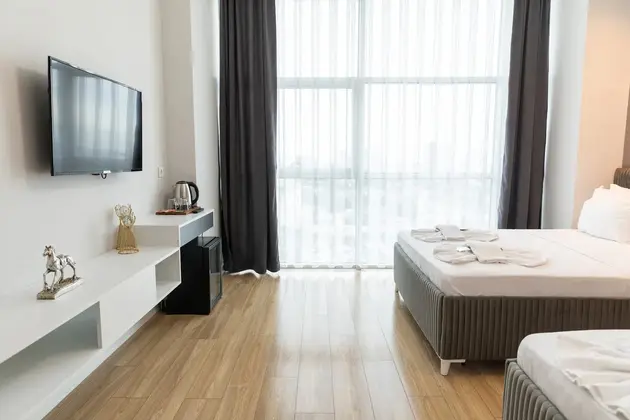 Deluxe Triple Suite