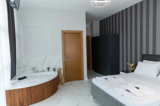Jakuzili Deluxe Double Suite