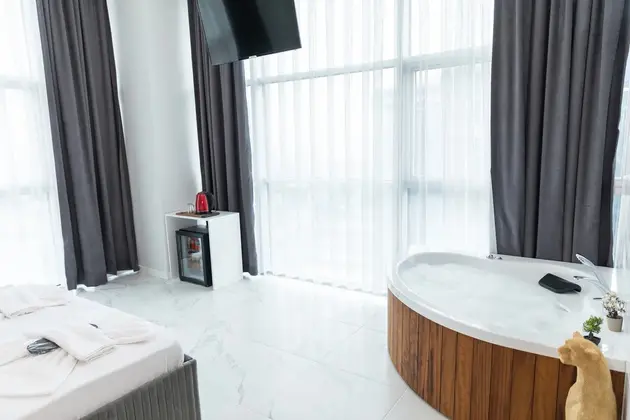 Jakuzili Deluxe Double Suite