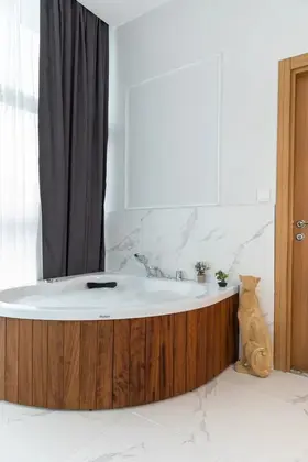 Jakuzili Deluxe Double Suite