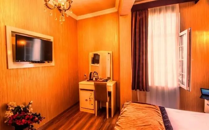 Standart Oda, Simge Yapı Manzaralı