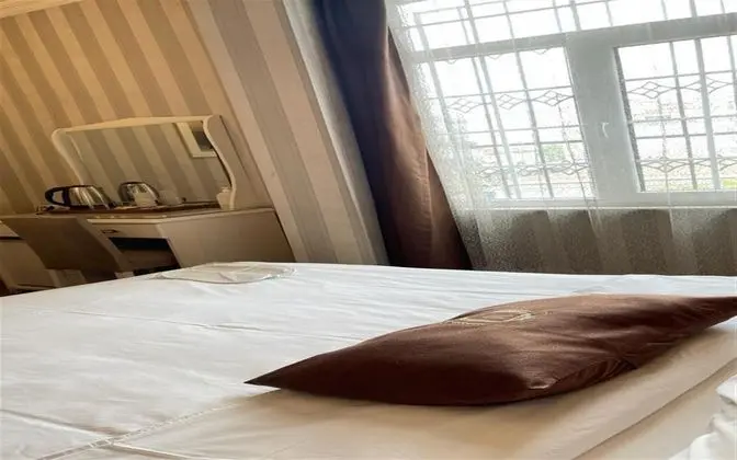 Standart Oda, Simge Yapı Manzaralı