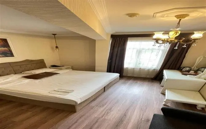 Standart Oda, Simge Yapı Manzaralı