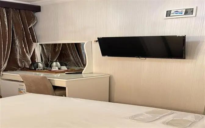 Tek Kişilik, Şehir Manzaralı