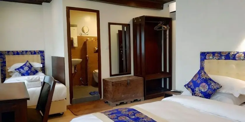 Deluxe Üç Kişilik Oda, Birden Çok Yatak, Avlu Manzaralı