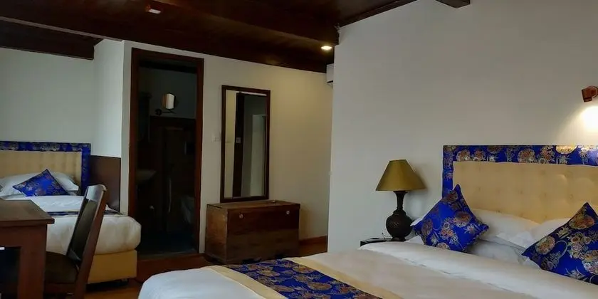 Deluxe Üç Kişilik Oda, Birden Çok Yatak, Avlu Manzaralı