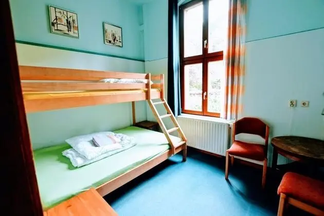 Tek Büyük veya İki Ayrı Yataklı Oda, Ortak Banyo