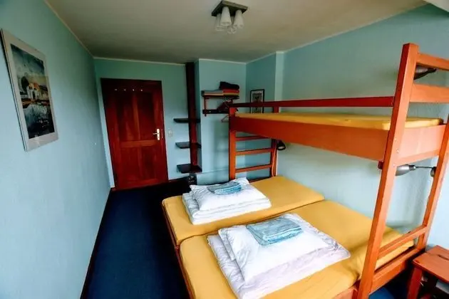 Üç Kişilik Oda, Ortak Banyo