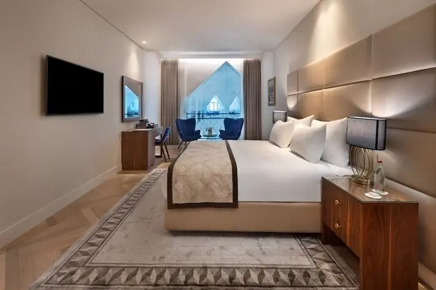 Superior Lobby View Room