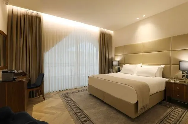 Superior Lobby View Room