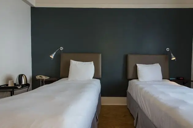 Economy Room, 2 Twin Beds, Hallway Bathroom