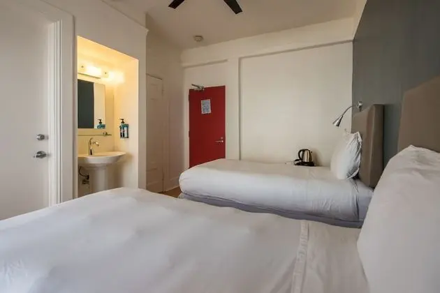 Economy Room, 2 Twin Beds, Hallway Bathroom