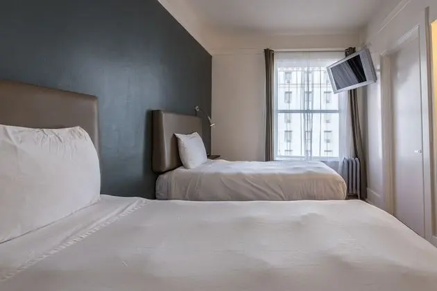 Economy Room, 2 Twin Beds, Hallway Bathroom