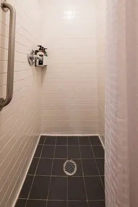 Economy Room, 2 Twin Beds, Hallway Bathroom