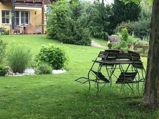 Büyük Yataklı Tek Kişilik Oda