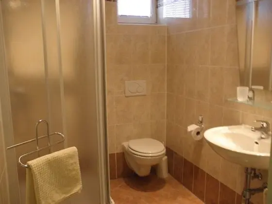 Büyük Yataklı Tek Kişilik Oda