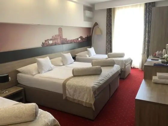 Deluxe Dört Kişilik Oda