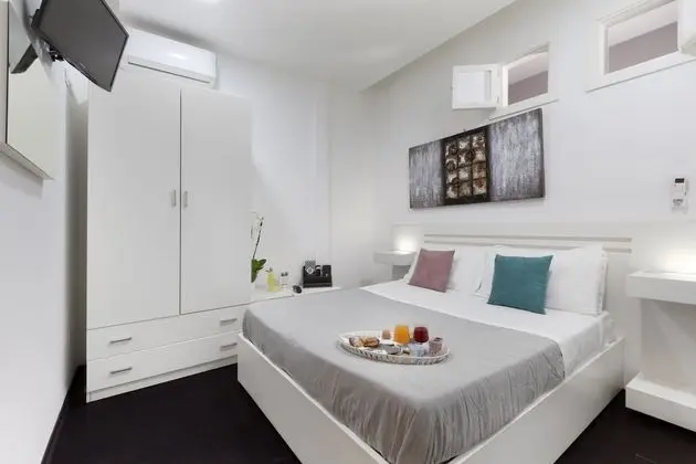 Tek Büyük Yataklı Oda, Penceresiz