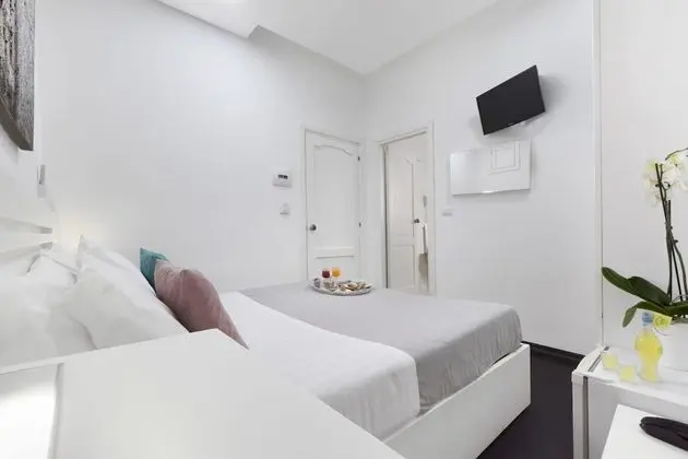 Tek Büyük Yataklı Oda, Penceresiz