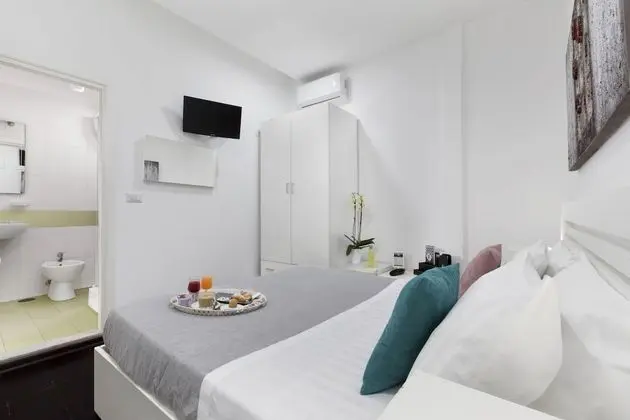 Tek Büyük Yataklı Oda, Penceresiz