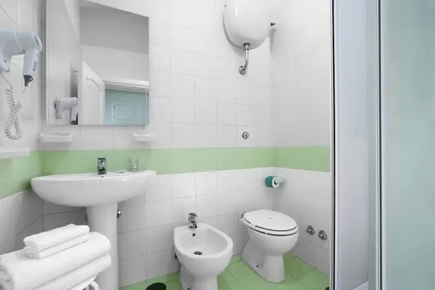 Tek Büyük Yataklı Oda, Penceresiz