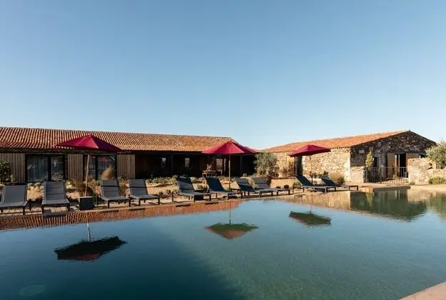 Tek Büyük Yataklı Oda, Havuz Manzaralı