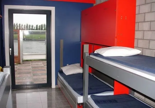 Bed in Shared Dormitory, Men only (6 Beds)