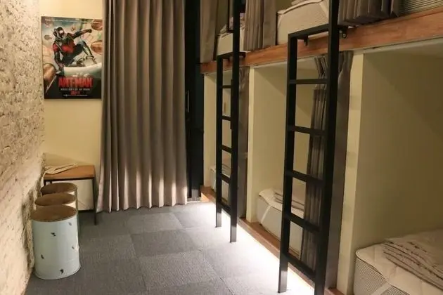 Ortak Ranzalı Oda, Sadece erkekler için, Ortak Banyo