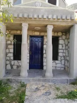 https://images.odamax.com/img/1920x1080/odamax/image/upload/Heredot_s_House_202607100140360_545927978.jpg