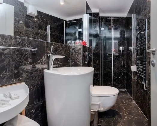 Tek Büyük Yataklı Oda, Balkon