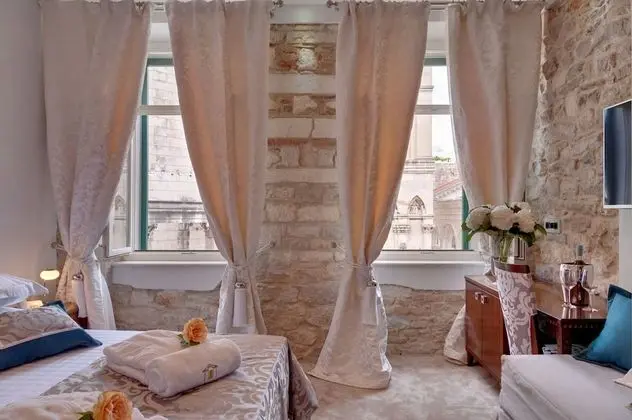 Deluxe Double or Twin Room, 1 King Bed (City view)