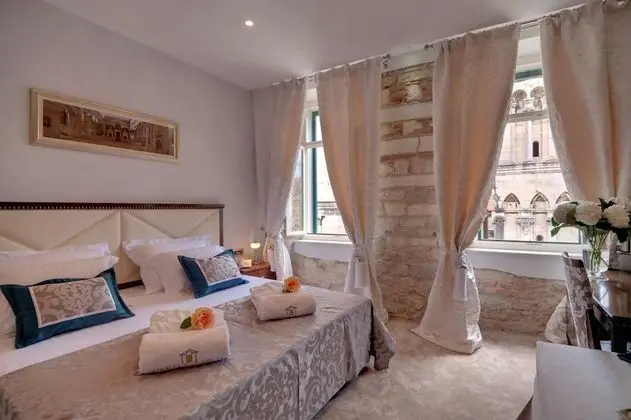 Deluxe Double or Twin Room, 1 King Bed (City view)