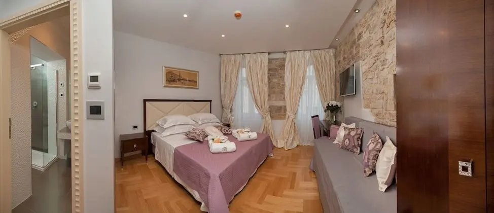 Deluxe Double or Twin Room, City View (Ground floor)