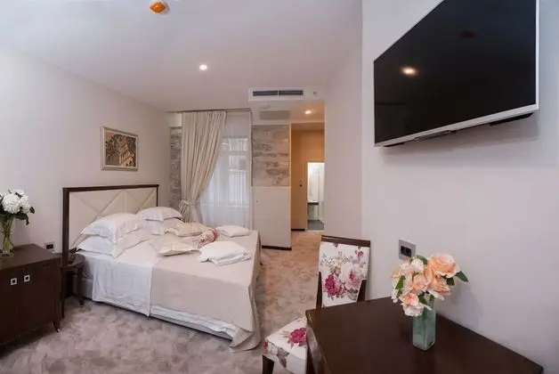 Superior Tek Büyük veya İki Ayrı Yataklı Oda