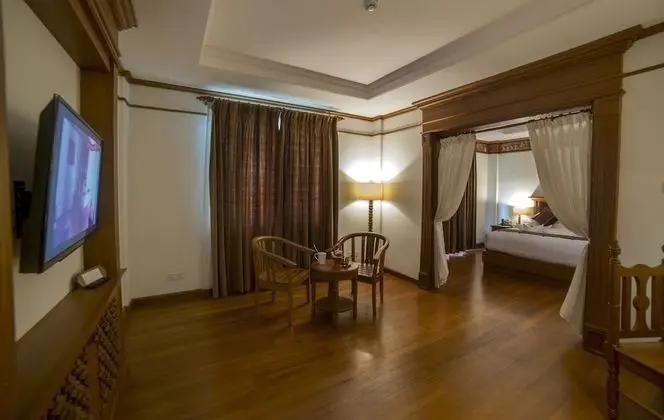 Junior Tek Büyük veya İki Ayrı Yataklı Oda