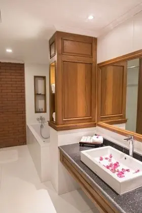 Junior Tek Büyük veya İki Ayrı Yataklı Oda