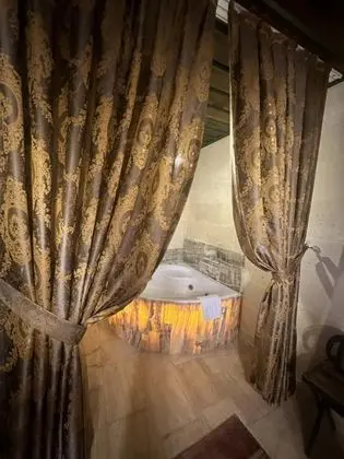 Suite, Vadi Manzaralı, Jakuzili