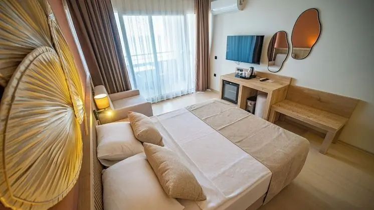Deluxe Üç Kişilik Oda, Deniz Manzaralı, Plaj Kenarı