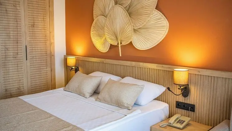 Deluxe Üç Kişilik Oda, Deniz Manzaralı, Plaj Kenarı