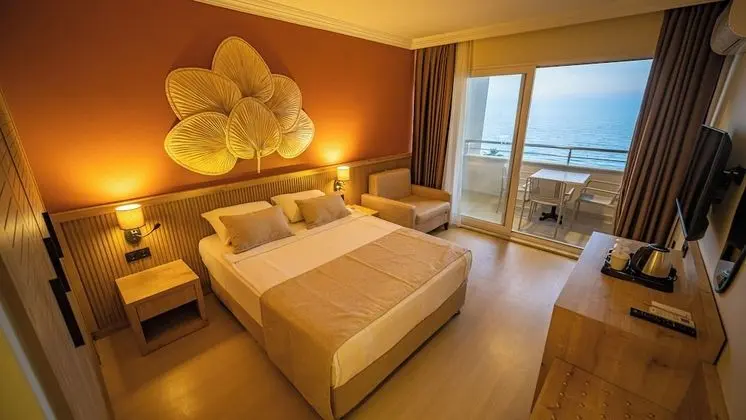 Deluxe Üç Kişilik Oda, Deniz Manzaralı, Plaj Kenarı