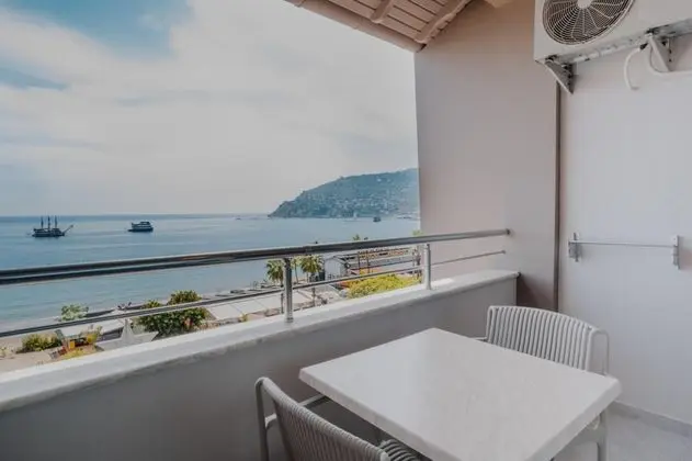 Standart Oda, Deniz Manzaralı, Balkonlu