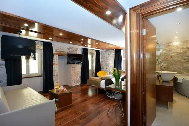 Deluxe Dört Kişilik Oda